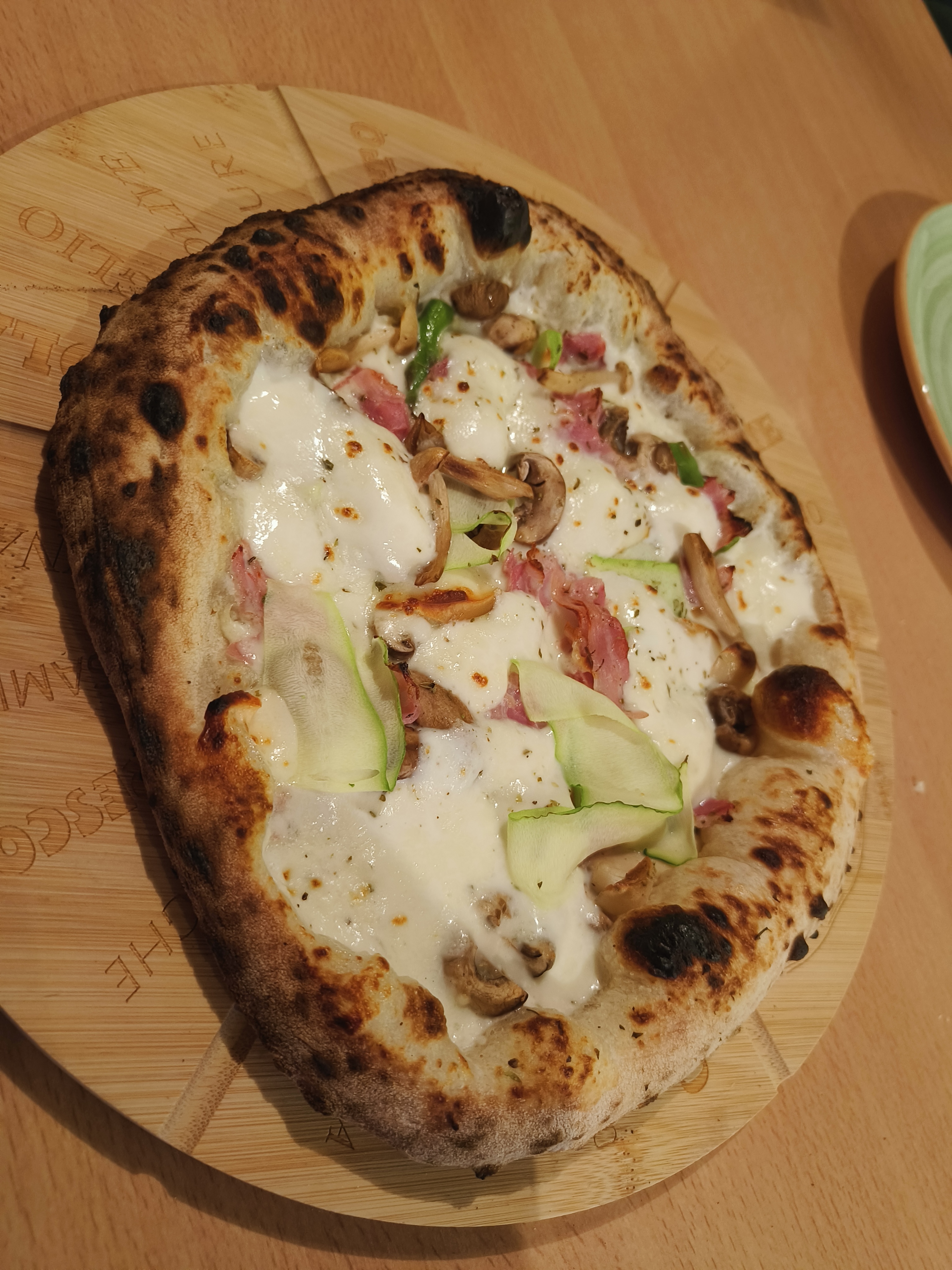 Pizza Bianca met courgette en pancetta